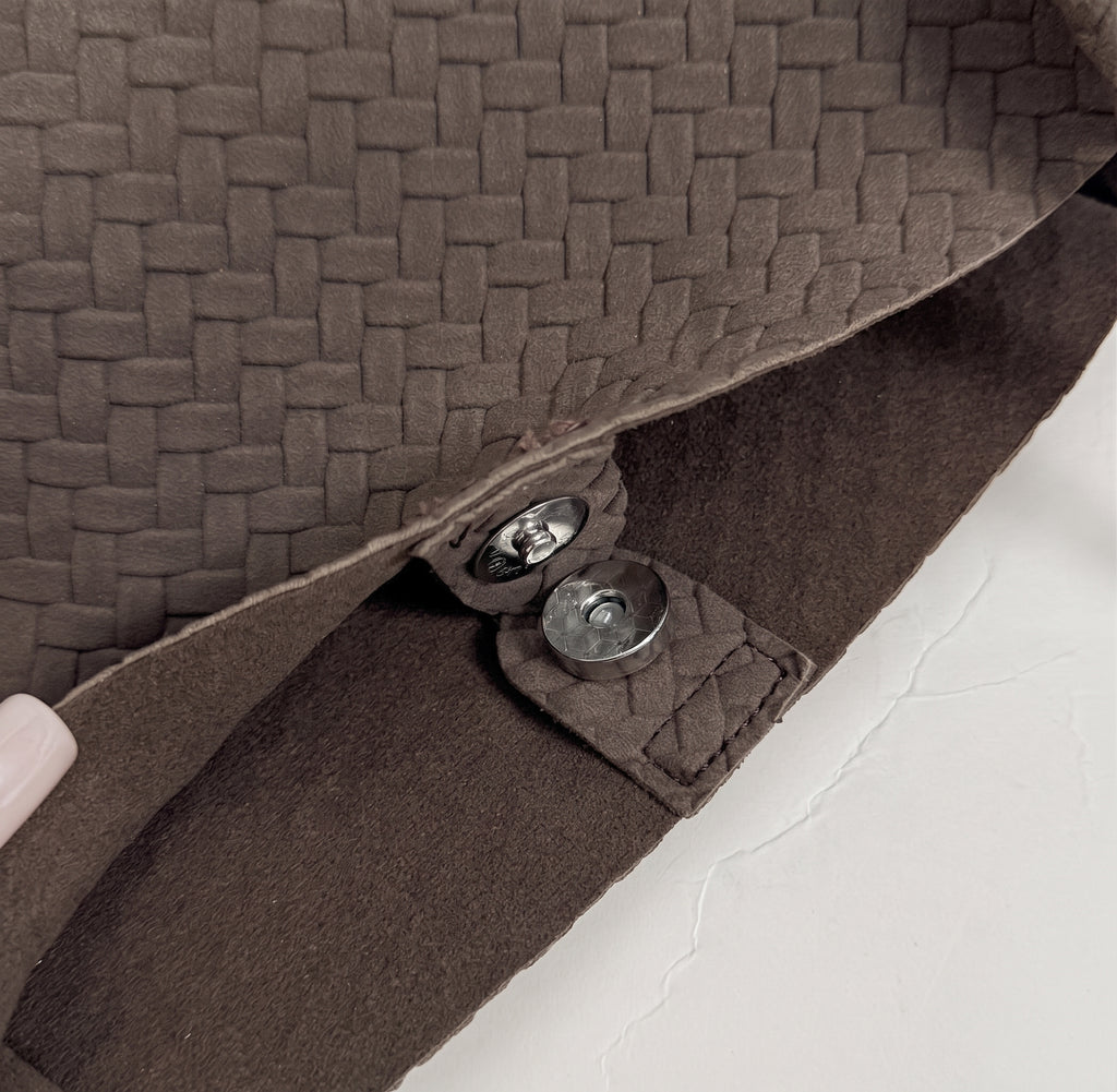 Minimalist Woven Shoulder Tote Bag with Paneled Stitching