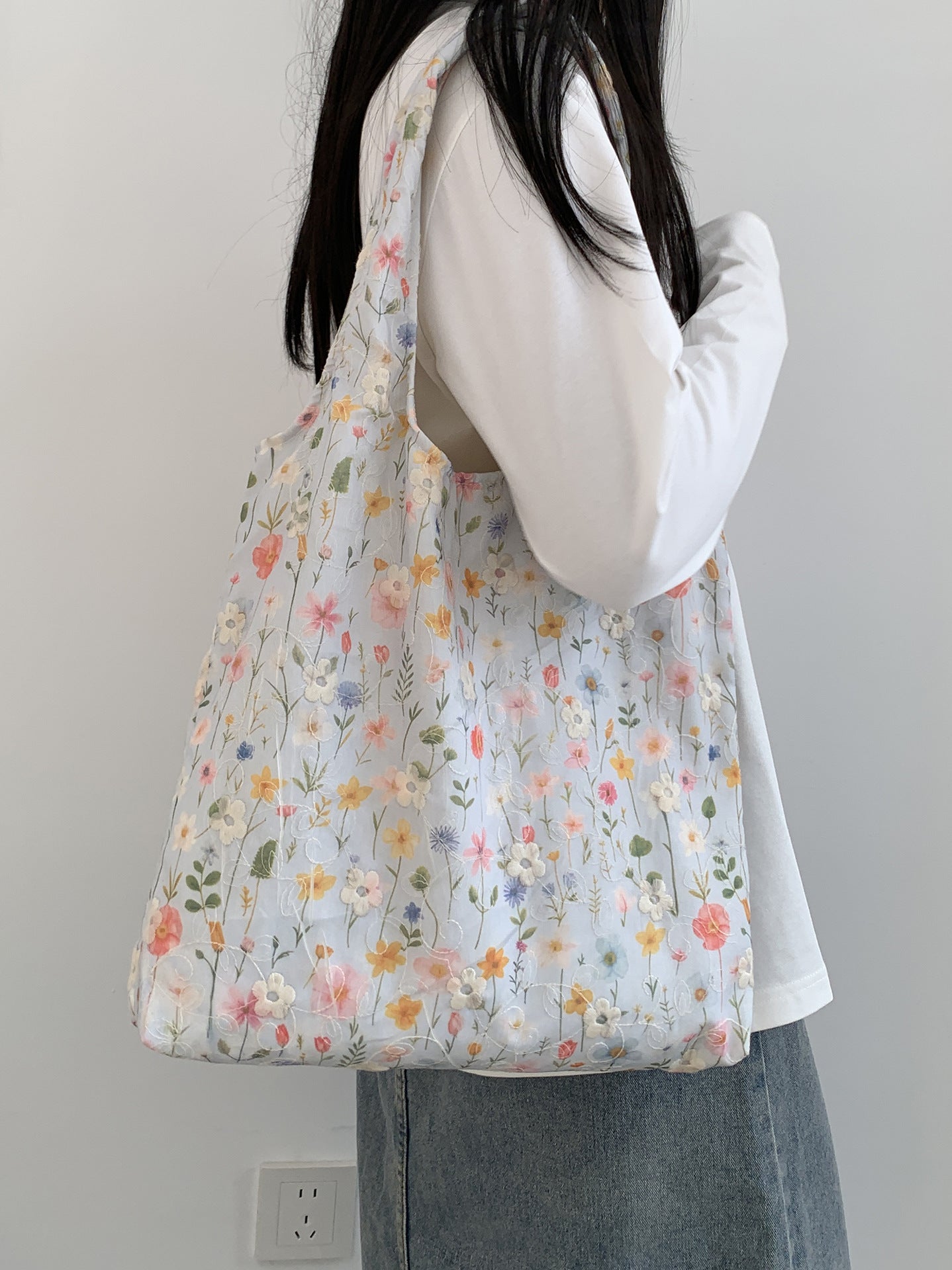 Embroidered Floral Canvas Shoulder Bag Fresh Versatile