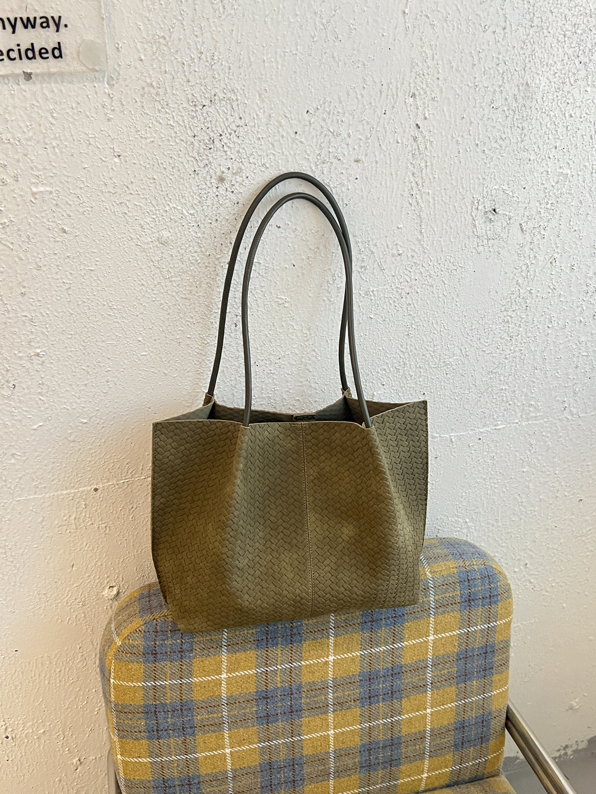 Minimalist Woven Shoulder Tote Bag with Paneled Stitching