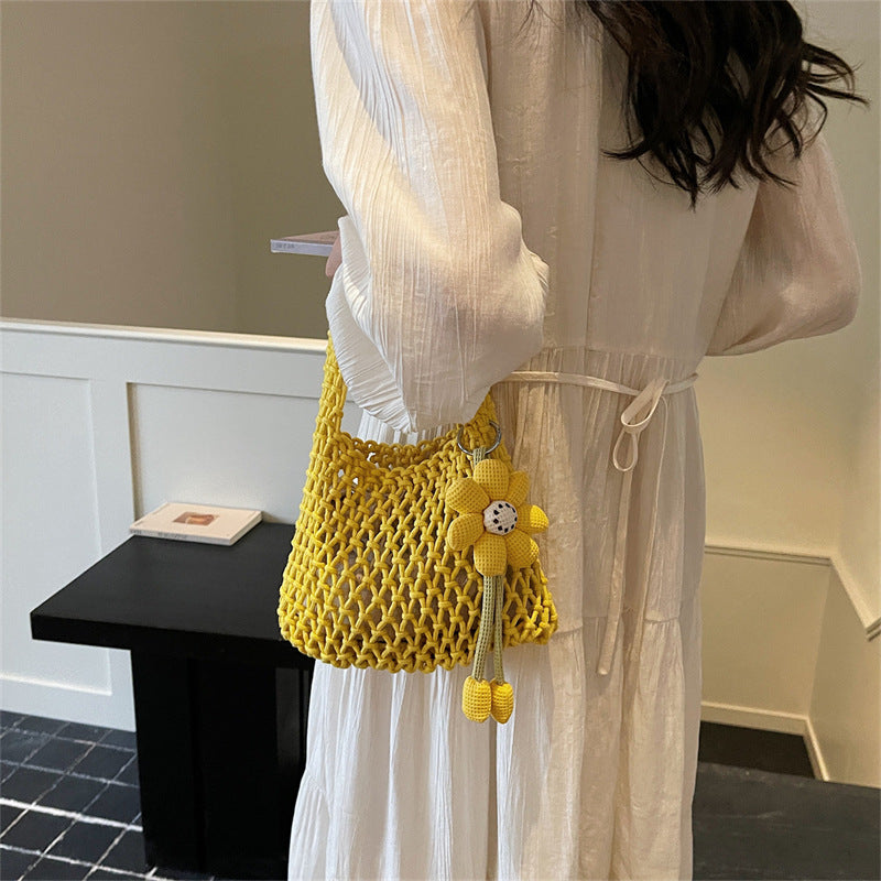 2026 New Korean Unique Hollow Mesh Wristlet Fashion Beach Handbag