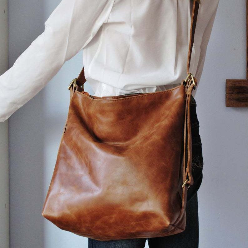 Retro Oiled Wax Leather Large Capacity Crossbody Backpack