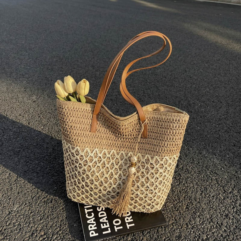Women Straw Large Tassel Shoulder Tote 2026 New Fashion Beach Woven Bag