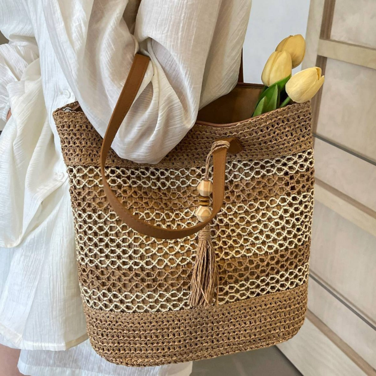 Women Beach Straw 2026 New Hollow Woven Fashion Large Shoulder Bag