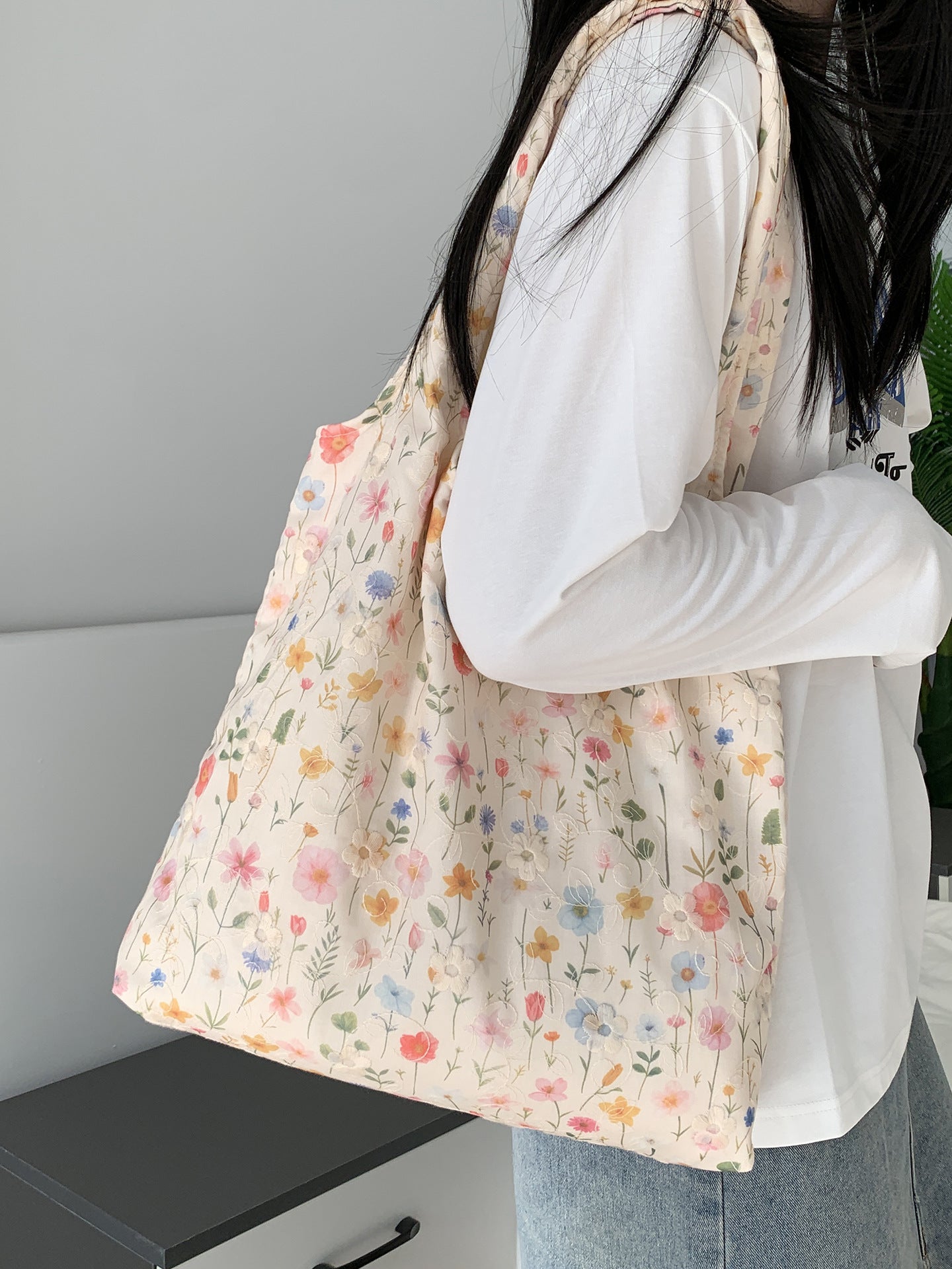Embroidered Floral Canvas Shoulder Bag Fresh Versatile