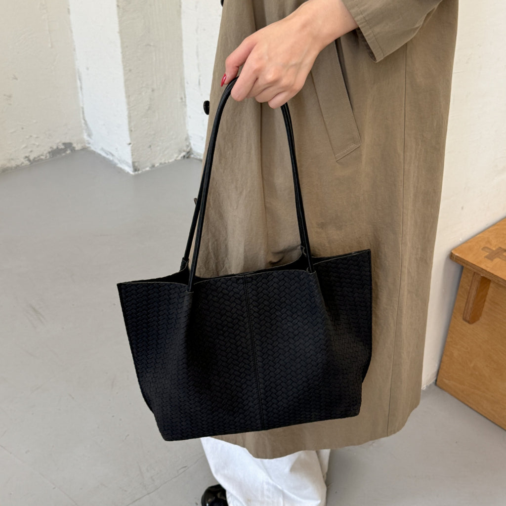 Minimalist Woven Shoulder Tote Bag with Paneled Stitching