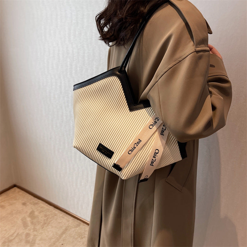 Large-Capacity Bag For Women 2024 New Summer High-End Commuting To Work Single Shoulder Hip Bag Class Tote Handbag
