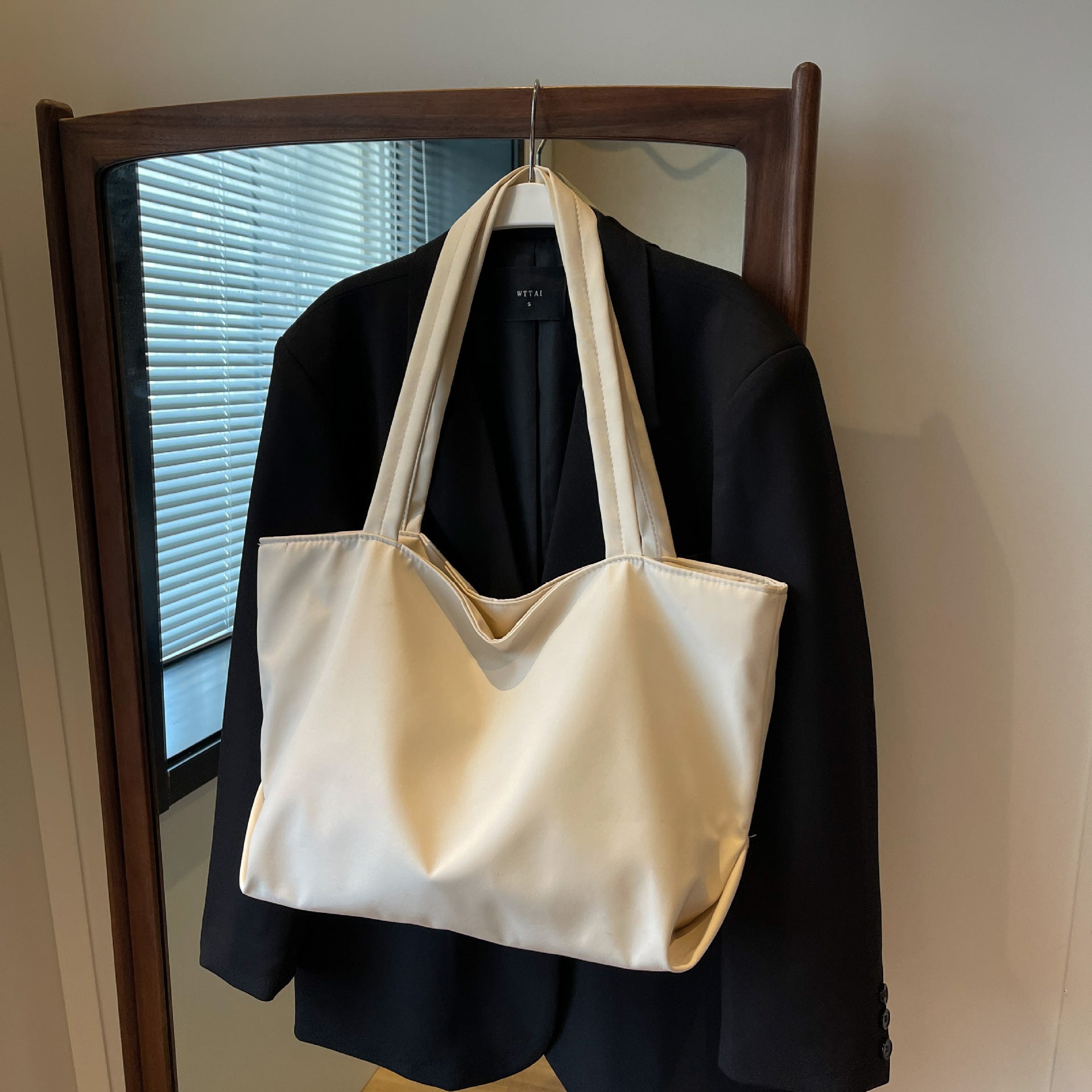 Oversized Lightweight Large Capacity Everyday Tote Bag