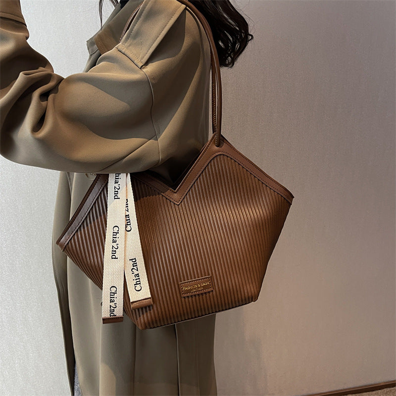 Large-Capacity Bag For Women 2024 New Summer High-End Commuting To Work Single Shoulder Hip Bag Class Tote Handbag