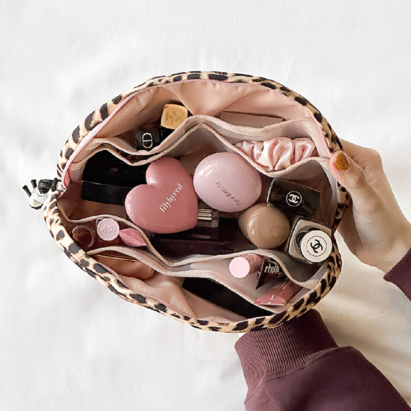 Shell Shape Leopard Print Toiletry Bag