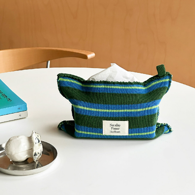 Knitted Tissue Holder