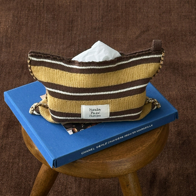 Knitted Tissue Holder