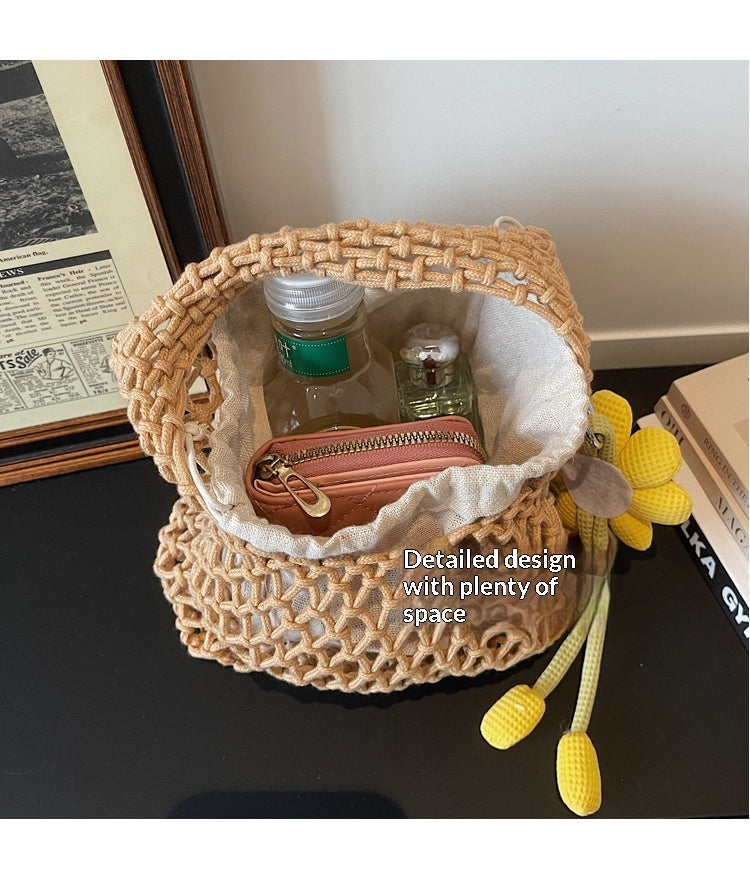2026 New Korean Unique Hollow Mesh Wristlet Fashion Beach Handbag