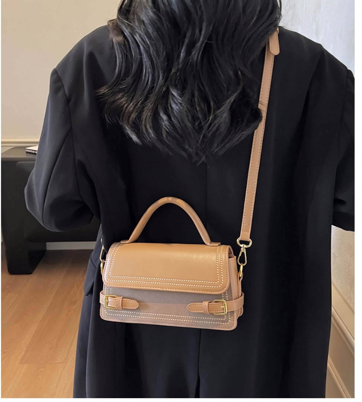 Vintage Buckle Flap Handbag with Elegant Buckle Details
