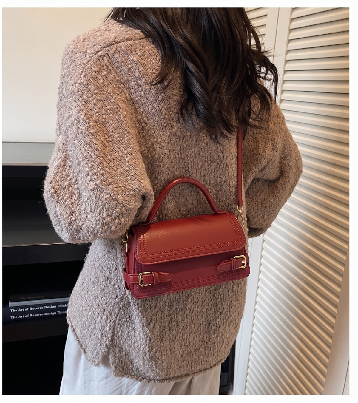 Vintage Buckle Flap Handbag with Elegant Buckle Details