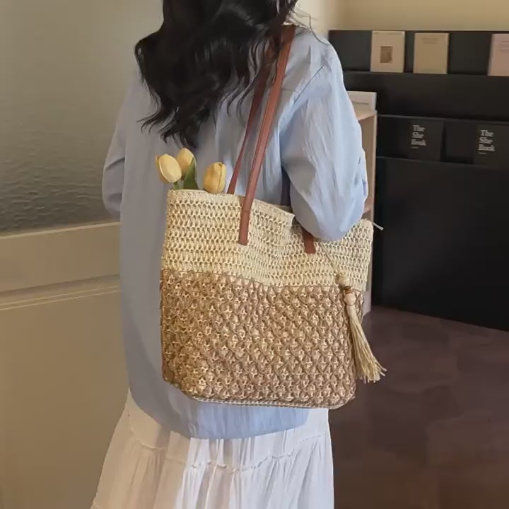 Women Straw Large Tassel Shoulder Tote 2026 New Fashion Beach Woven Bag
