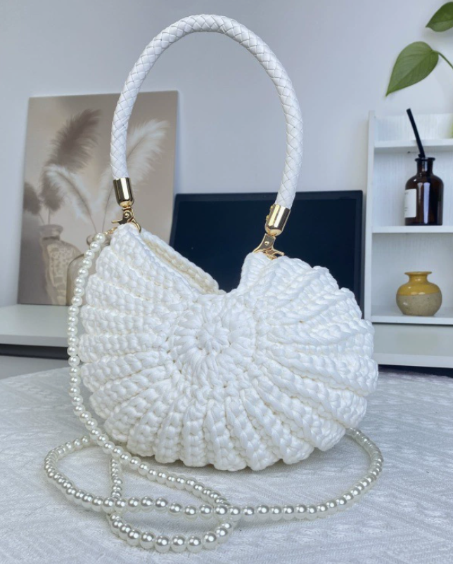 Women Handmade Crochet Conch Shell Beach Woven Pearl Chain Shoulder Crossbody Bag