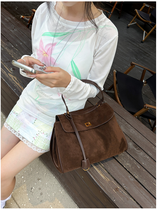 Elegant Suede Leather Shoulder Bag with Flap Design