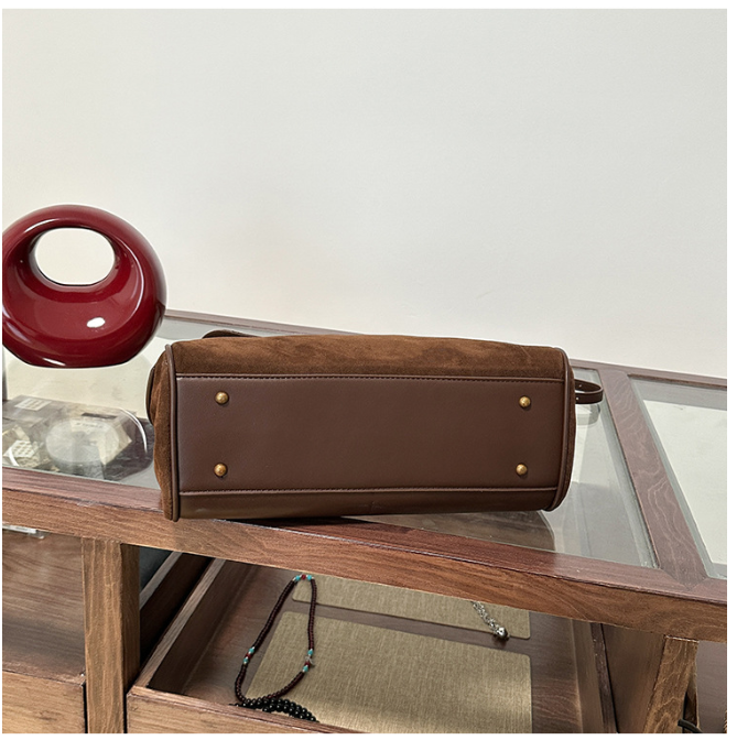 Elegant Suede Leather Shoulder Bag with Flap Design