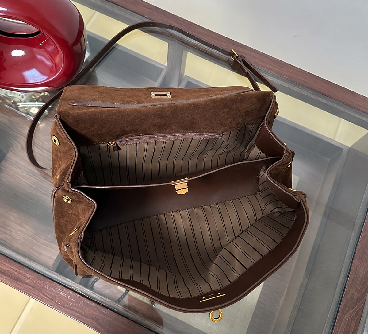 Elegant Suede Leather Shoulder Bag with Flap Design
