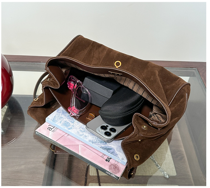 Elegant Suede Leather Shoulder Bag with Flap Design