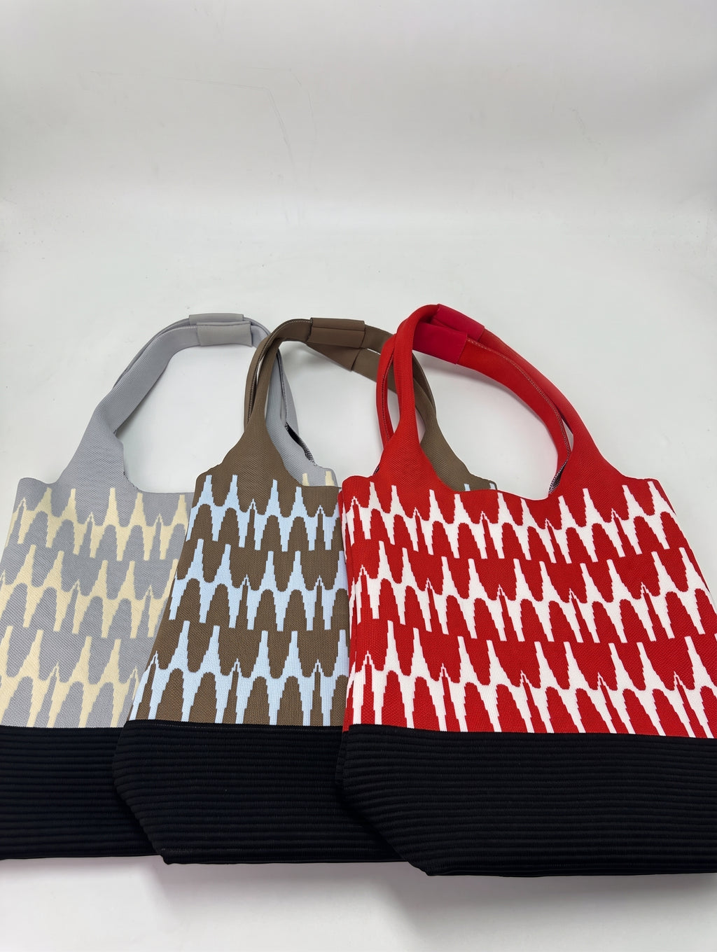 Geometric Print Wide Shoulder Straps Textured Knit Tote Bag